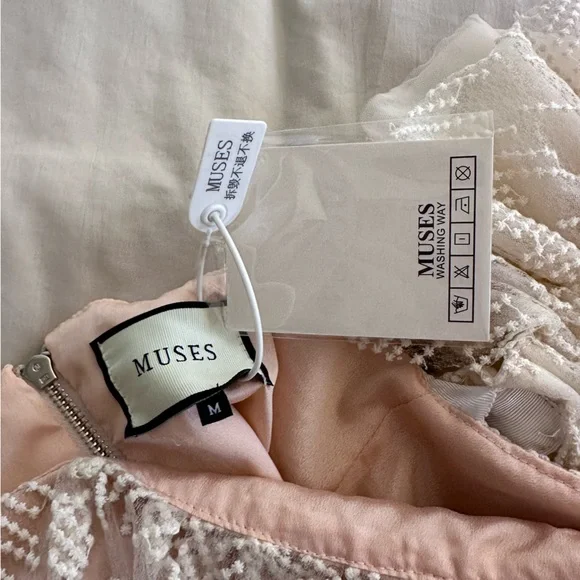 Cream & White puffy sleeve crop top - Picture 3 of 3